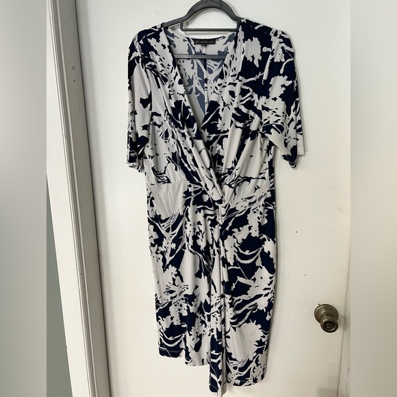 Adrianna Papell Dresses Xl Navy Blue And White Floral Faux Wrap